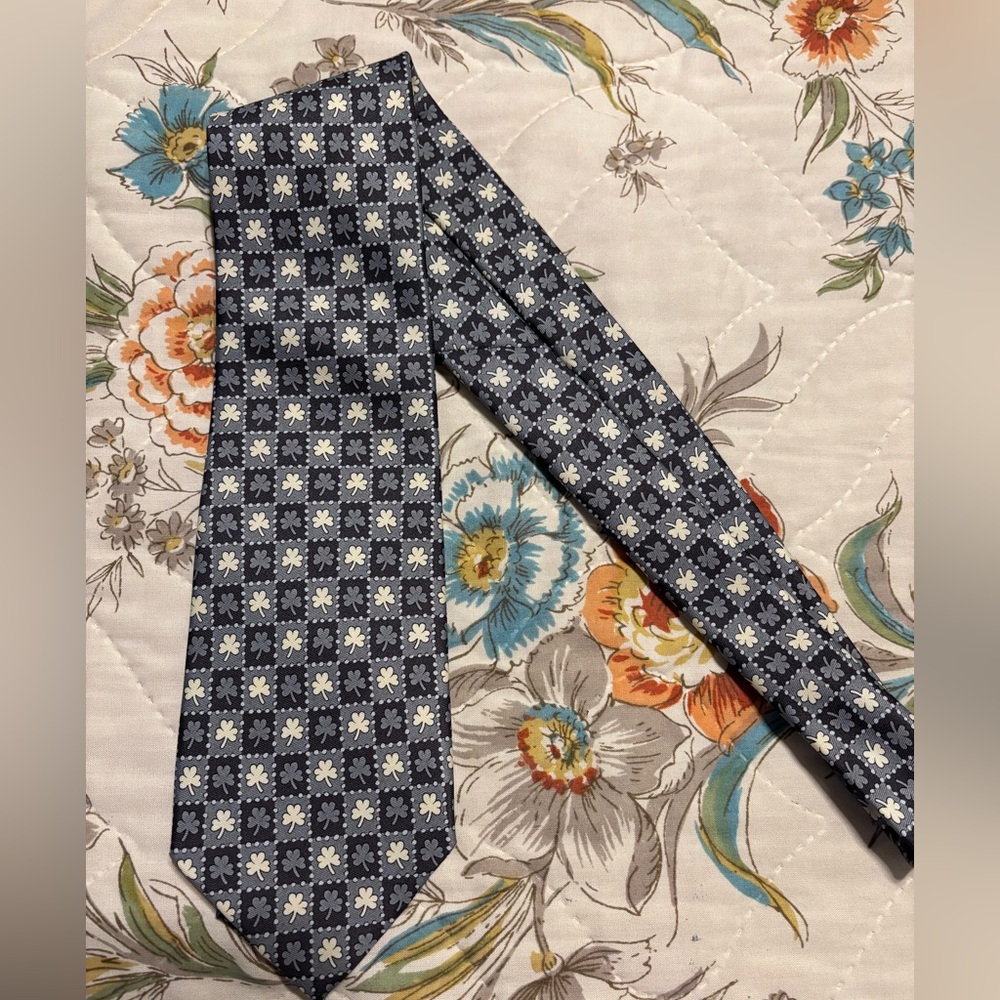 BSL shamrock tie